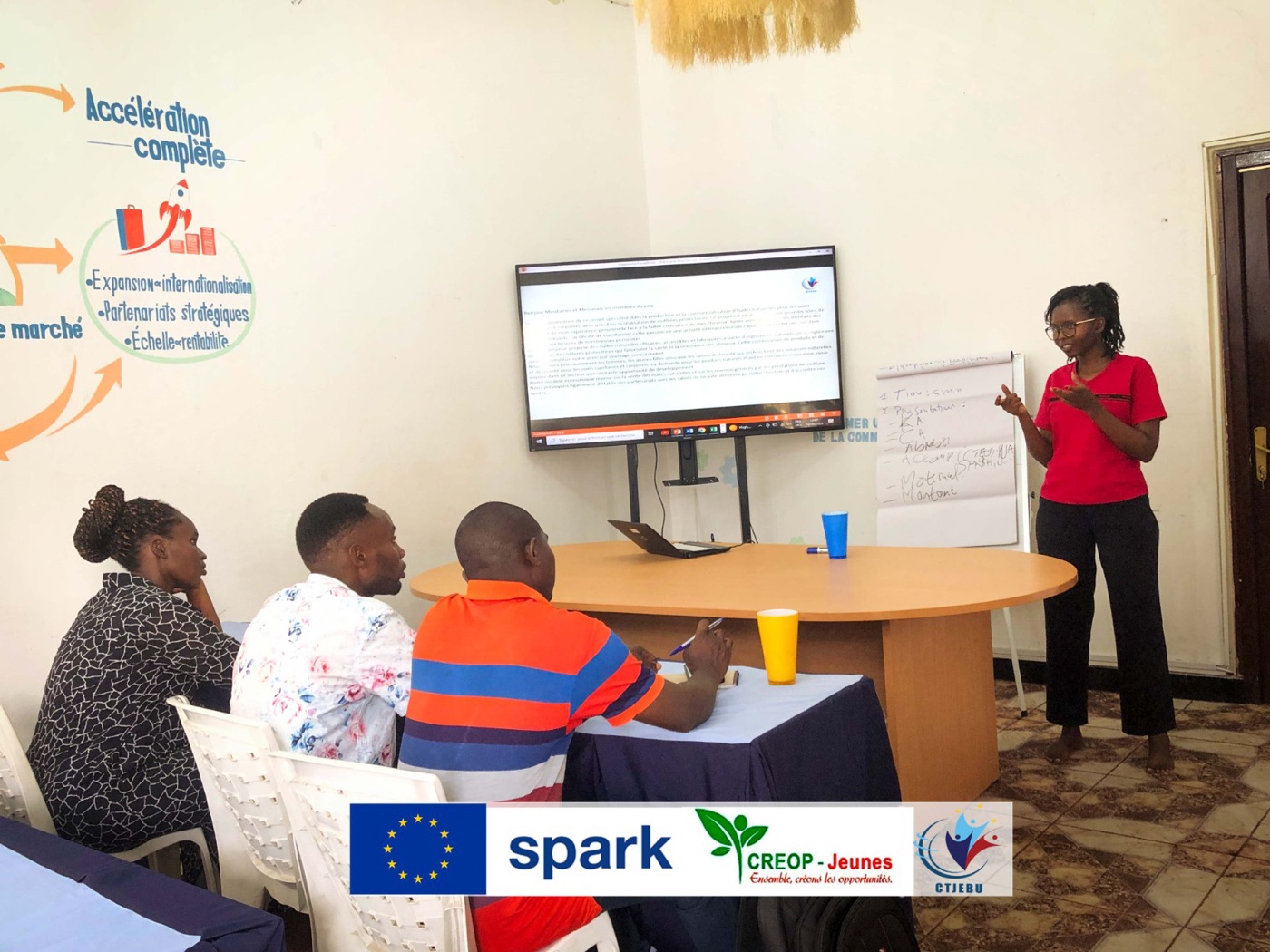 Atelier de formation dans la salle de la CTJEBU